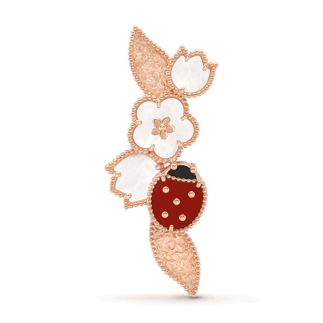 Lucky Spring broş, 18K pembe altın, beyaz sedef, karnelyan, oniks. Lucky Spring koleksiyonu, Demo.